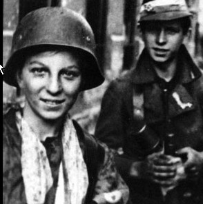 Chlopcy warszawscy w powstaniu
