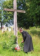 T. Zaleski pod krzyzem