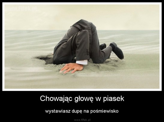 Chowajac glowe w piasek
